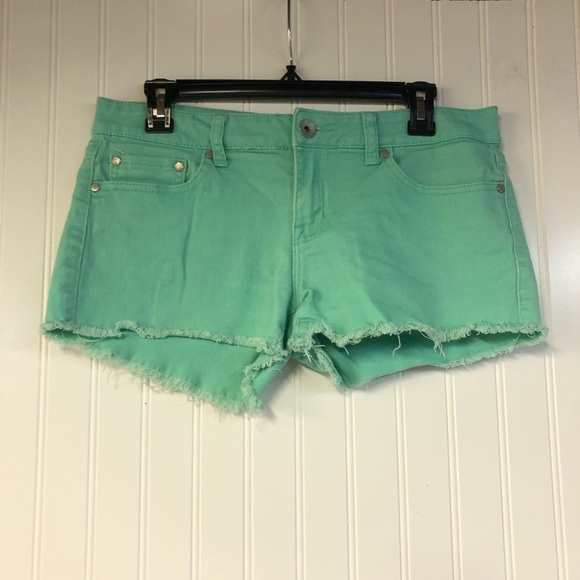 Refuge Mint Green Women's Shorts Distressed Size 10 2” Inseam - Picture 1 of 4